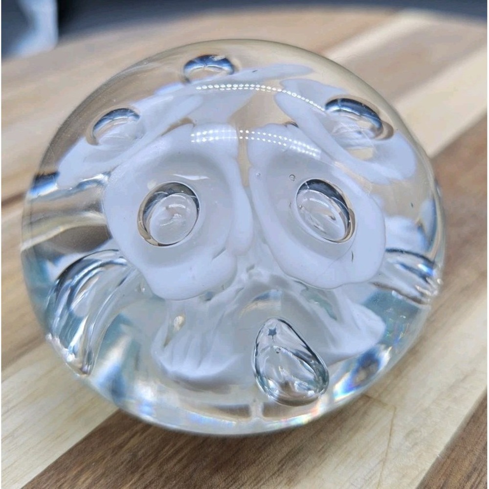 Vtg Jennings Bonnell J.B.‎ Glass Paperweight With White Trumpet Flower Design